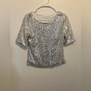 LIKE NEW! SEQUIN SILVER TOP SIZE M